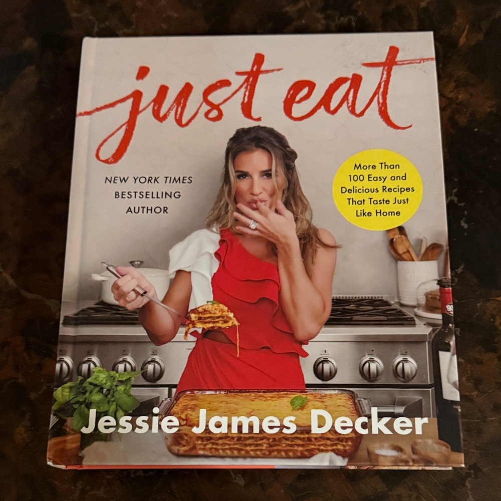Just Eat Cookbook by Jessie James Decker - Red Cover